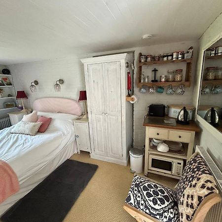 Cosy Cottage Ground Floor Bedroom Ensuite With Private Entrance Τσίτσεστερ Εξωτερικό φωτογραφία