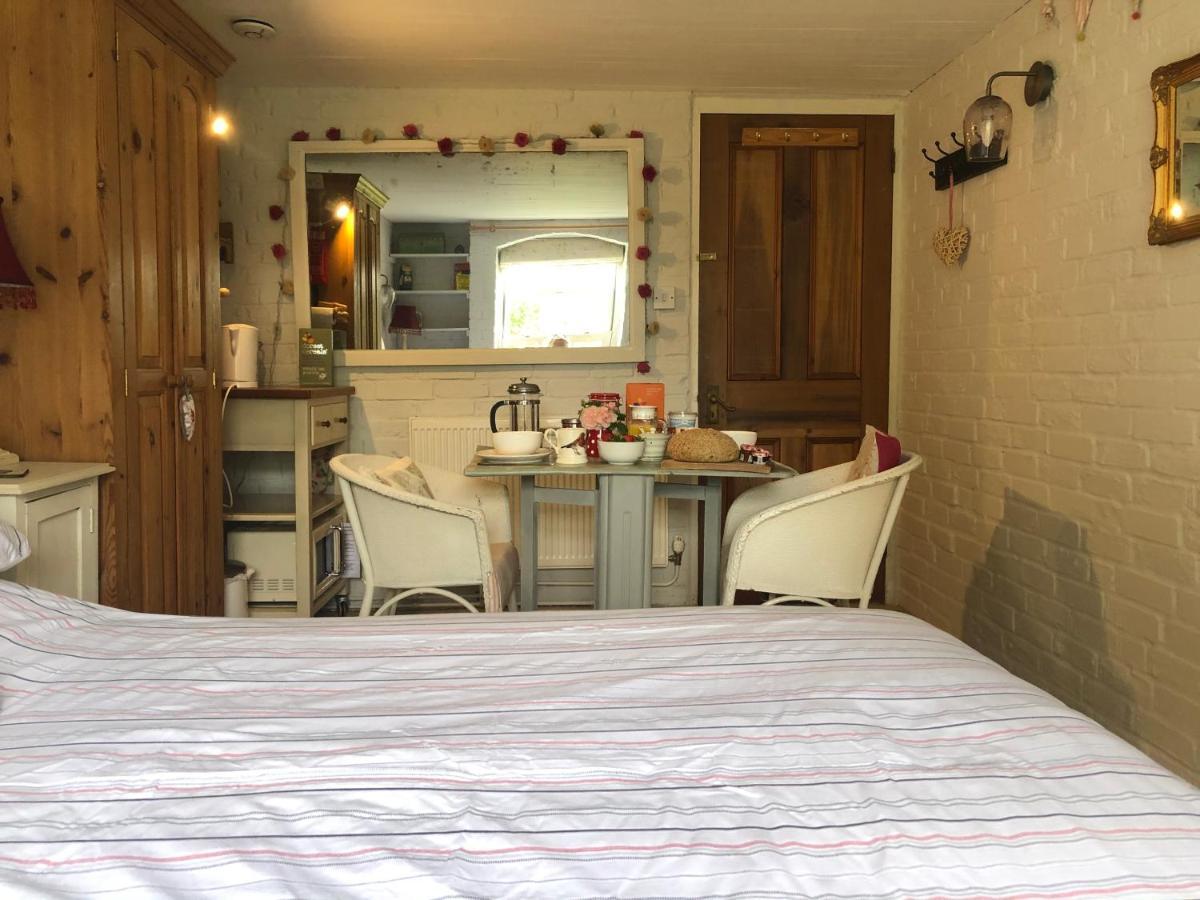 Cosy Cottage Ground Floor Bedroom Ensuite With Private Entrance Τσίτσεστερ Εξωτερικό φωτογραφία