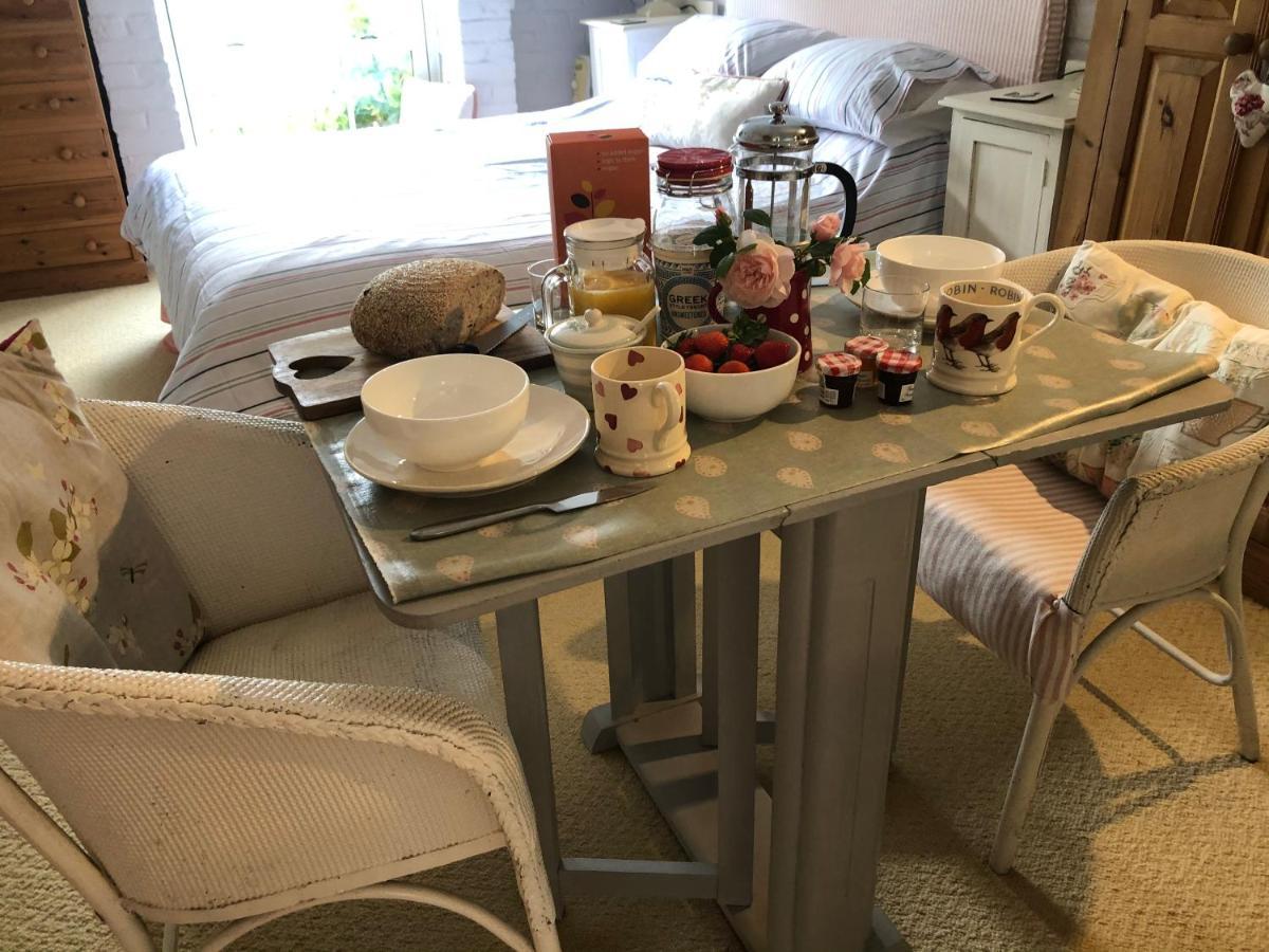 Cosy Cottage Ground Floor Bedroom Ensuite With Private Entrance Τσίτσεστερ Εξωτερικό φωτογραφία